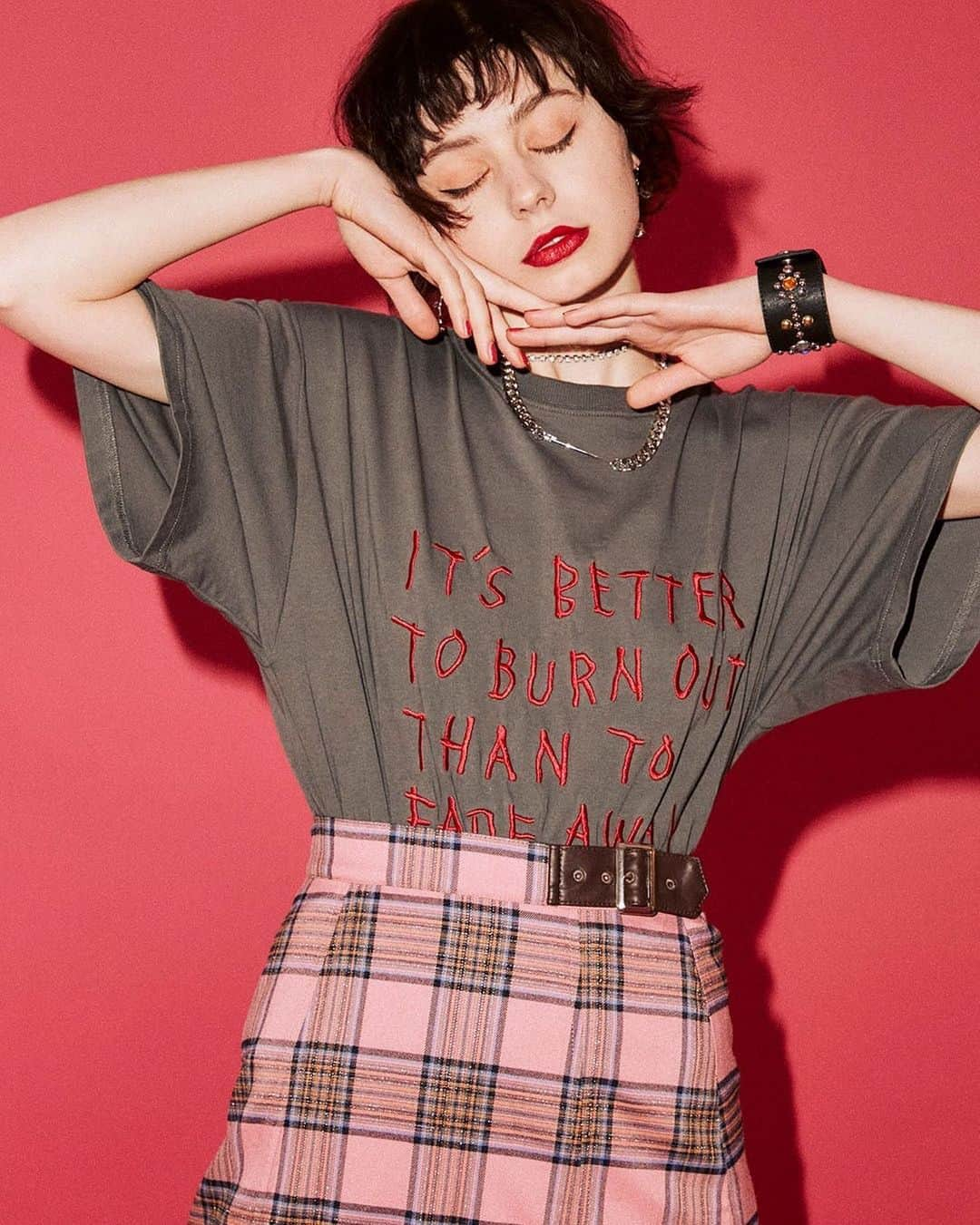 jouetieさんのインスタグラム写真 - (jouetieInstagram)「. 【NEW ARRIVAL】 . ▼tops ハンドライティングBIG Tシャツ ￥4,400(tax in) IVOT/BLK/B.PNK . @jouetie_official TOPページURLからチェック✔️ 商品詳細は画像をタップ🛒📌 . #jouetie #jouetie2020ss #jouetie_ootd #fashion #spring #summer #street #mixstyle #ジュエティ」5月9日 12時48分 - jouetie_official