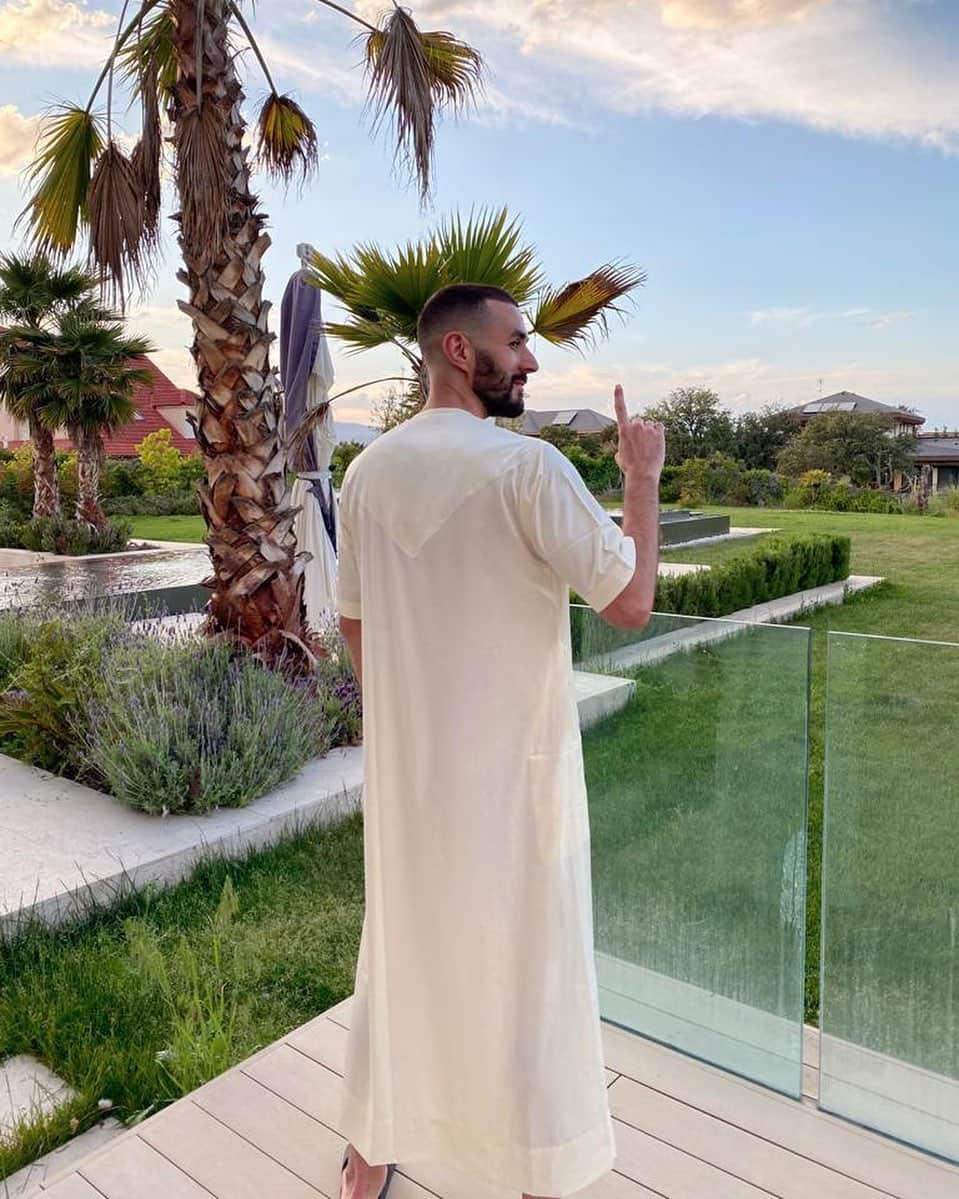 カリム・ベンゼマさんのインスタグラム写真 - (カリム・ベンゼマInstagram)「El Hamdoulilah 🤲🏼❤️」5月9日 4時31分 - karimbenzema