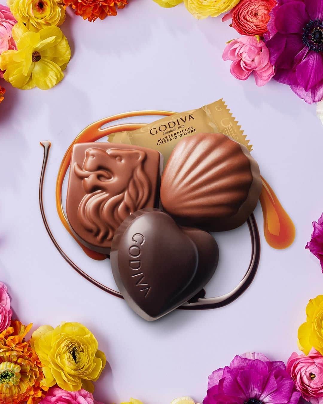 GODIVAさんのインスタグラム写真 - (GODIVAInstagram)「Nothing complements flowers quite like chocolate. Don't forget to add GODIVA to your cart for mom! Available at @target, @walgreens, @cvspharmacy, @costco, and more. Link in bio.」5月9日 4時35分 - godiva