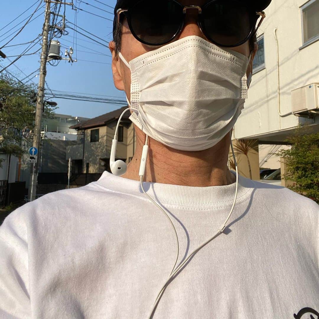 森進一のインスタグラム：「ウォーキング」