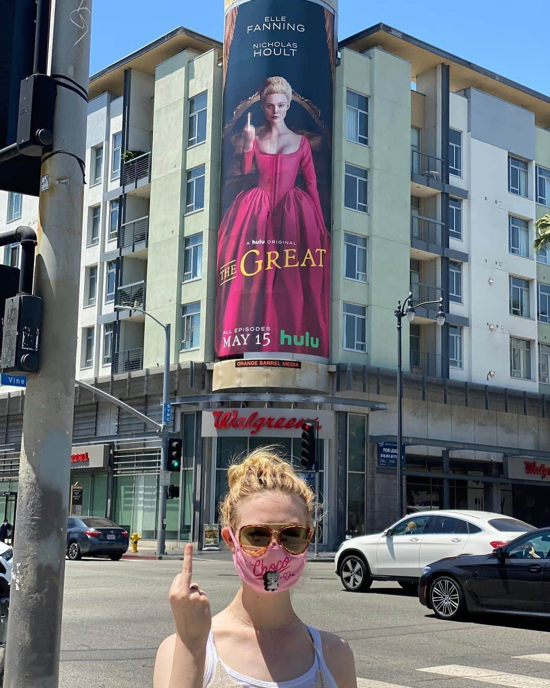 エル・ファニングさんのインスタグラム写真 - (エル・ファニングInstagram)「HUZZAH MAY 15」5月9日 6時38分 - ellefanning