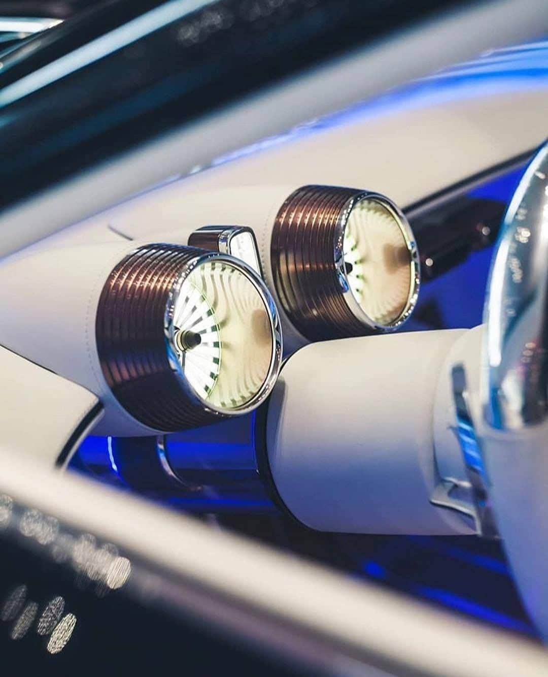 メルセデス・ベンツさんのインスタグラム写真 - (メルセデス・ベンツInstagram)「“The future is going to be electrifying. ⚡With its sensual, emotional design and intelligent details, the Vision Mercedes-Maybach 6 Cabriolet represents the ultimate in luxury.” - @gorden.wagener  #MercedesBenz #MercedesMaybach #Maybach #VisionMercedesMaybach6 #design #MBdesign #SensualPurity #UltimateLuxury」5月9日 6時55分 - mercedesbenz