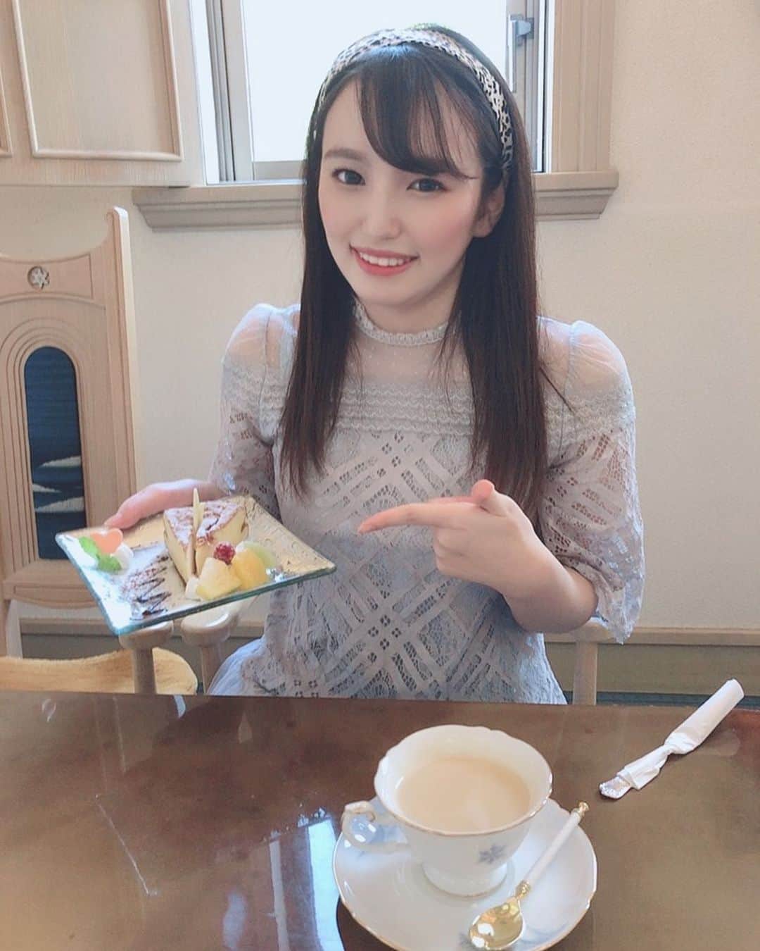 野々原なずなのインスタグラム：「去年北海道に行った時の写真🤳 . #北海道旅行 #漫画家 #自撮り女子　#自撮り界隈 #selfie  #selca #cake #teatime #gravure #Japanesegirl #portrait #photograph #instagood #followｍe #girl #me」