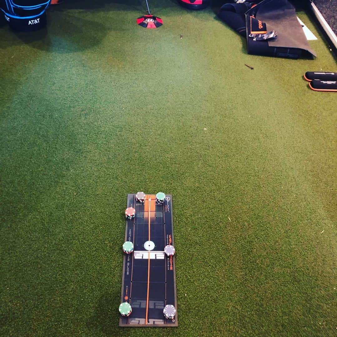 Jordan Spiethさんのインスタグラム写真 - (Jordan SpiethInstagram)「It’s almost summer and I’m sure everyone’s ready to get back into golfing shape! As an #ATTAthlete, it’s been amazing to see @ATT supporting virtual learning businesses in the wake of #COVID19. In the spirit of that initiative, sharing a few of the ways I’ve been warming-up at home:  1. Stretch! If don’t have weights to stay activated and mobile, use a foam roller, stretching activations, or any kind of resistance bands and a mat.  2. Focus on putting, working on stroke path and start-line. At home I use poker chips as barriers, and the ball has to start through the last two sets of poker chips.  3. Lastly, remember ball position and alignment. I use an alignment stick to align feet at target but also pointed for ball position.  Don’t overthink it… just focus on getting back to basics!  #ConnectedTogether」5月9日 7時17分 - jordanspieth