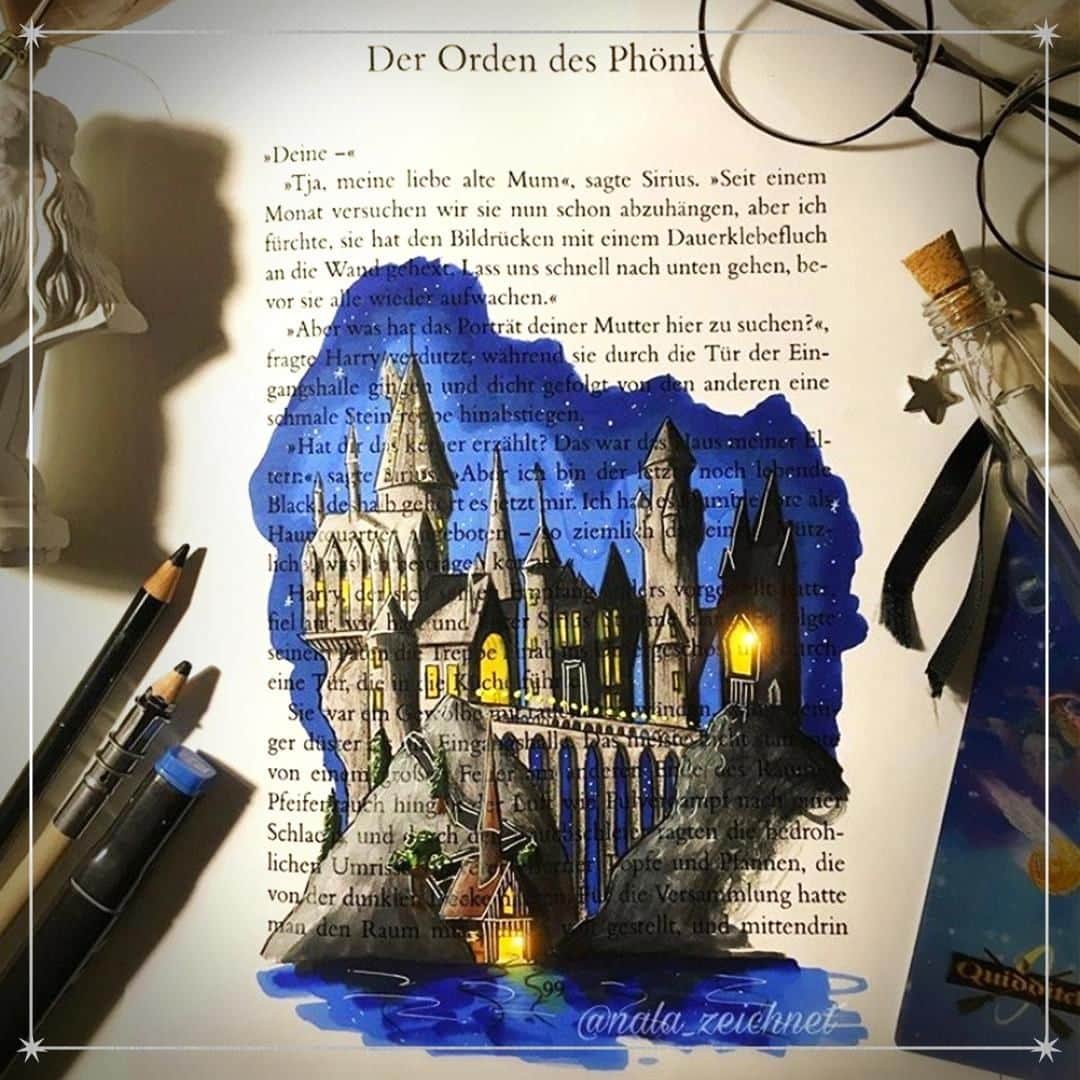 ハリー・ポッターさんのインスタグラム写真 - (ハリー・ポッターInstagram)「"Harry Potter has been inspiring me since I was a child, Hogwarts is even more beautiful at night, our home. I wanted to show this in the drawing when it shines at night." #FanFriday [✍️ : @nala_zeichnet]」5月9日 7時29分 - harrypotter