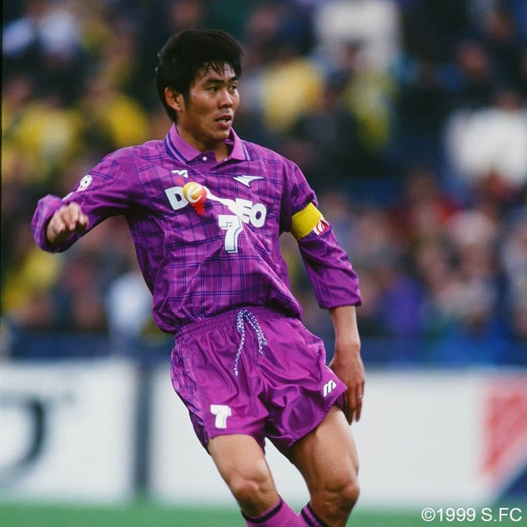 サンフレッチェ広島さんのインスタグラム写真 - (サンフレッチェ広島Instagram)「. 【Uniform Number History of SANFRECCE　HIROSHIMA】  背番号に歴史あり。 1992年のクラブ創設以降、多くの選手がサンフレッチェで活躍しました。  不定期で、歴代選手の背番号の系譜をご紹介します。  今回は、森﨑浩司アンバサダーの誕生日を祝して「7番」をお届け👏 サンフレッチェのレジェンドナンバーの1つといってもいい番号。 『紫のDNA』が脈々と受け継がれています✨  #森保一 選手 #森﨑浩司 選手 #茶島雄介 選手 #野津田岳人 選手 #背番号の系譜 #リクエストお待ちしてます😊」5月9日 13時00分 - sanfrecce.official