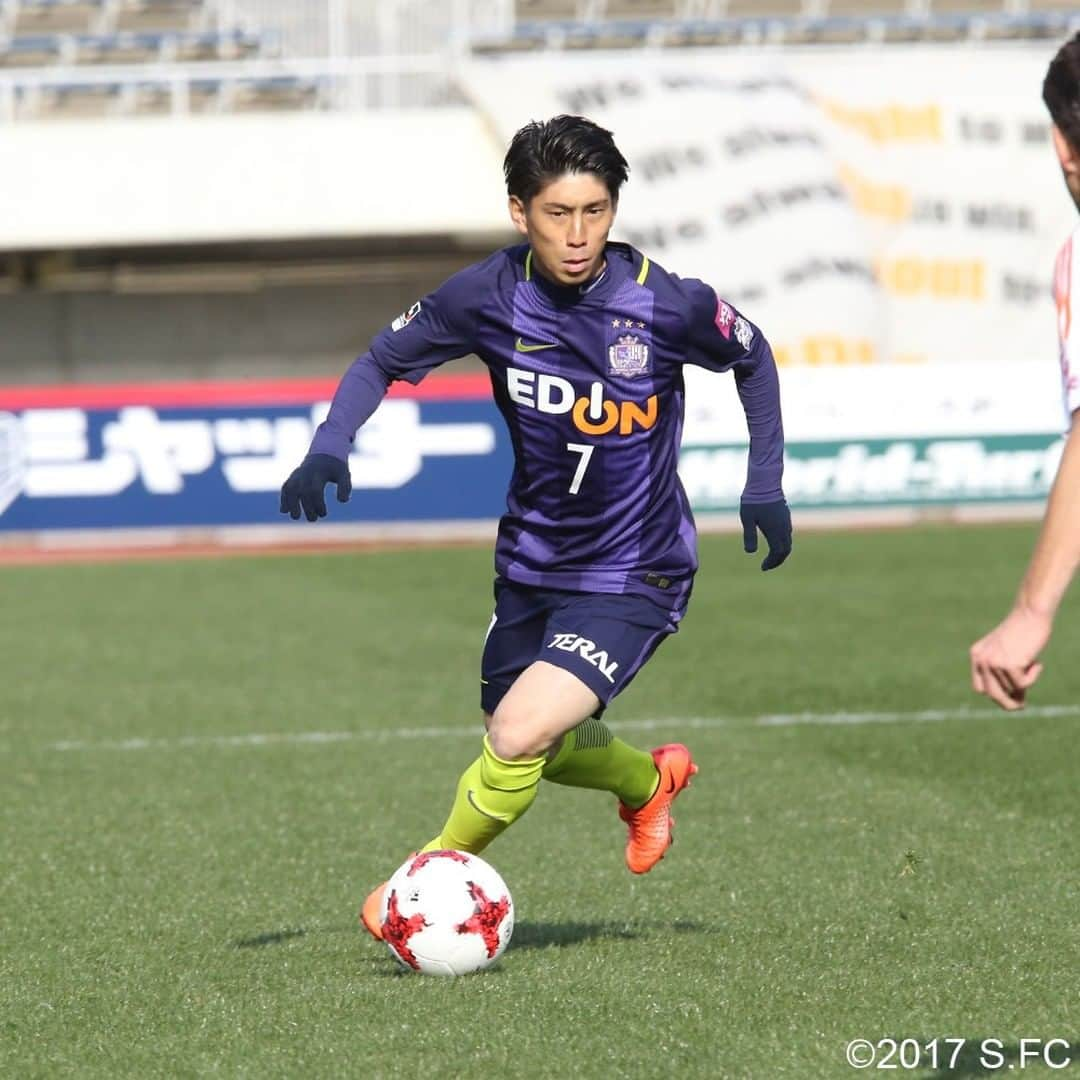 サンフレッチェ広島さんのインスタグラム写真 - (サンフレッチェ広島Instagram)「. 【Uniform Number History of SANFRECCE　HIROSHIMA】  背番号に歴史あり。 1992年のクラブ創設以降、多くの選手がサンフレッチェで活躍しました。  不定期で、歴代選手の背番号の系譜をご紹介します。  今回は、森﨑浩司アンバサダーの誕生日を祝して「7番」をお届け👏 サンフレッチェのレジェンドナンバーの1つといってもいい番号。 『紫のDNA』が脈々と受け継がれています✨  #森保一 選手 #森﨑浩司 選手 #茶島雄介 選手 #野津田岳人 選手 #背番号の系譜 #リクエストお待ちしてます😊」5月9日 13時00分 - sanfrecce.official