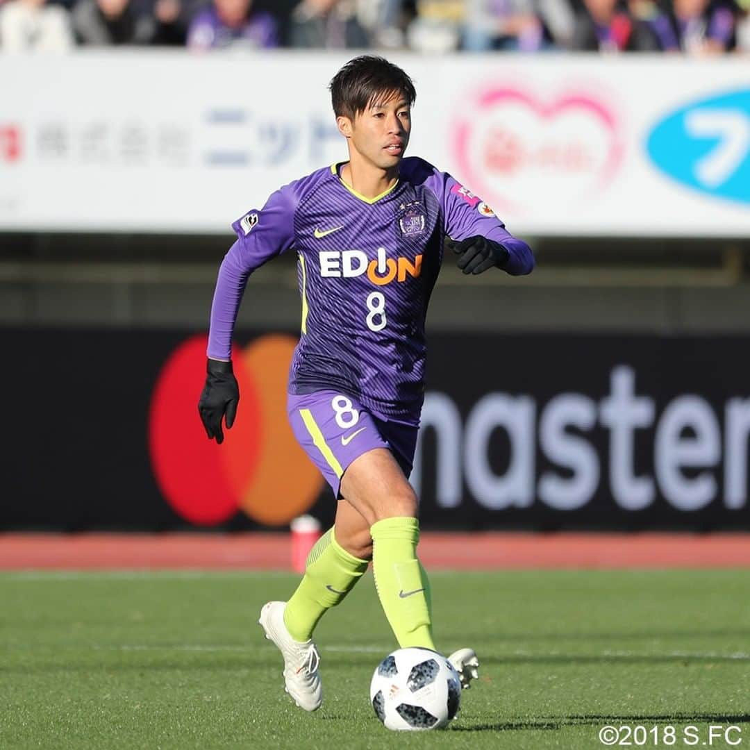 サンフレッチェ広島さんのインスタグラム写真 - (サンフレッチェ広島Instagram)「. 【Uniform Number History of SANFRECCE　HIROSHIMA】  背番号に歴史あり。 1992年のクラブ創設以降、多くの選手がサンフレッチェで活躍しました。  不定期で、歴代選手の背番号の系譜をご紹介します。  今回は、森﨑和幸C.R.Mの誕生日を祝して「8番」をお届け👏 サンフレッチェのレジェンドナンバーの1つといってもいい番号。 チームを司る『広島の誇り』が築いた軌跡は、いつまでも輝き続けます✨  #風間八宏 選手 #2枚目は日本人Jリーグ初ゴールシーン #吉田康弘 選手 #大久保誠 選手 #森﨑和幸 選手 #川辺駿 選手 #背番号の系譜 #リクエストお待ちしてます😊」5月9日 13時00分 - sanfrecce.official