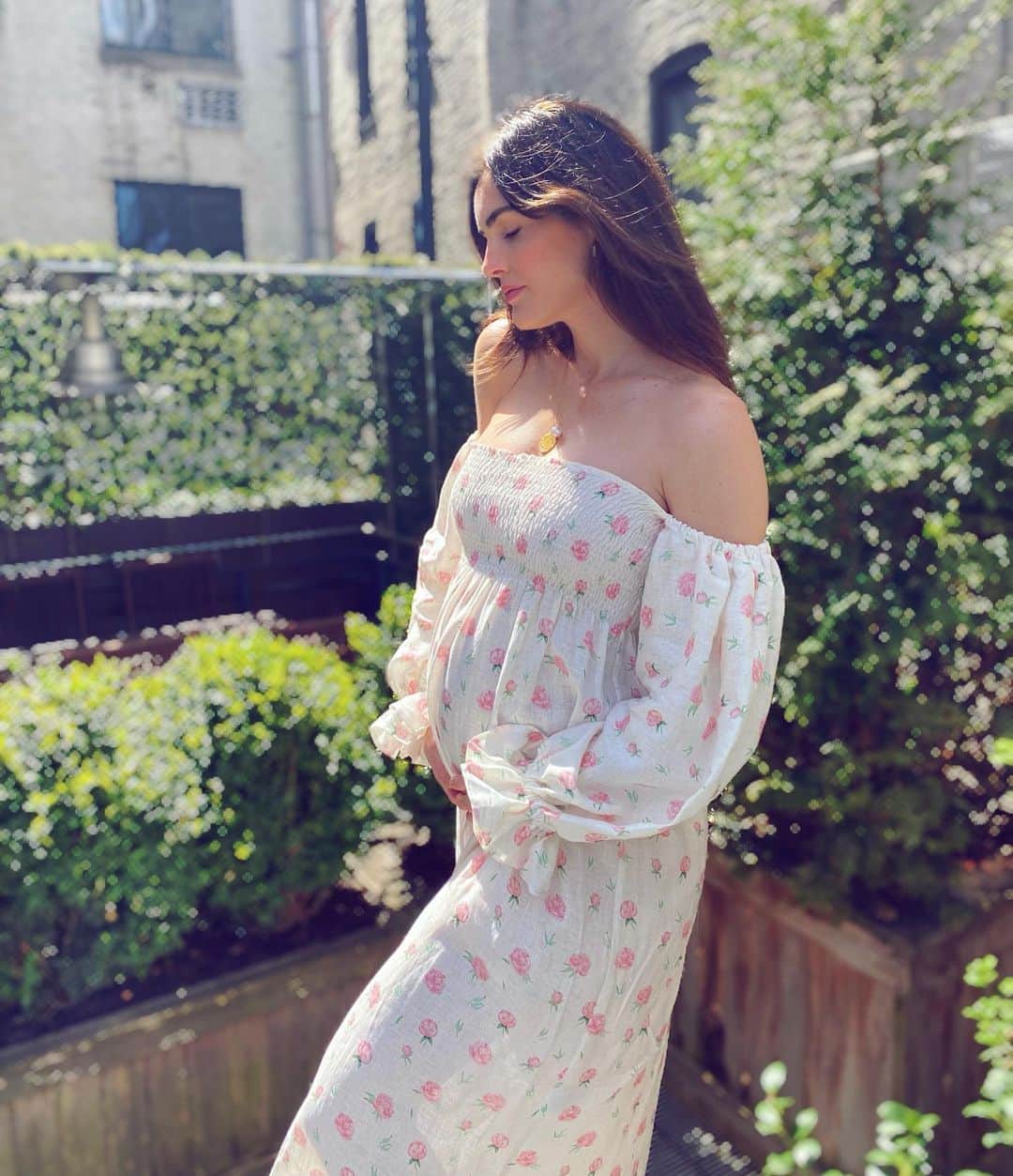 ヒラリー・ローダのインスタグラム：「outtakes from the new issue of @allure photographed by my love @imseanavery 💘」