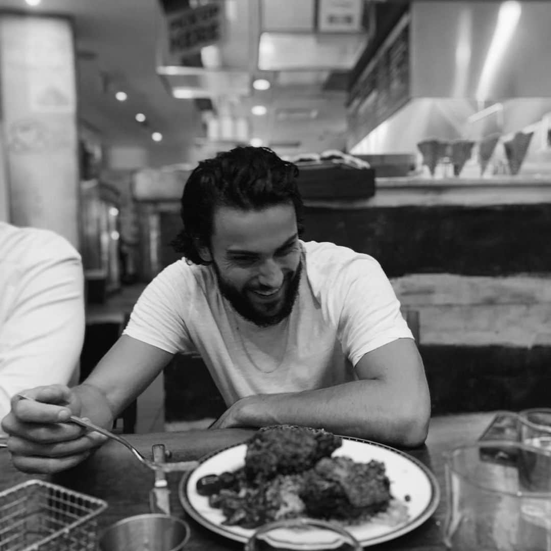 ジャック・ファライーさんのインスタグラム写真 - (ジャック・ファライーInstagram)「Remembering restaurants, remembering laughing at restaurants #fbf」5月9日 8時39分 - jackfalahee