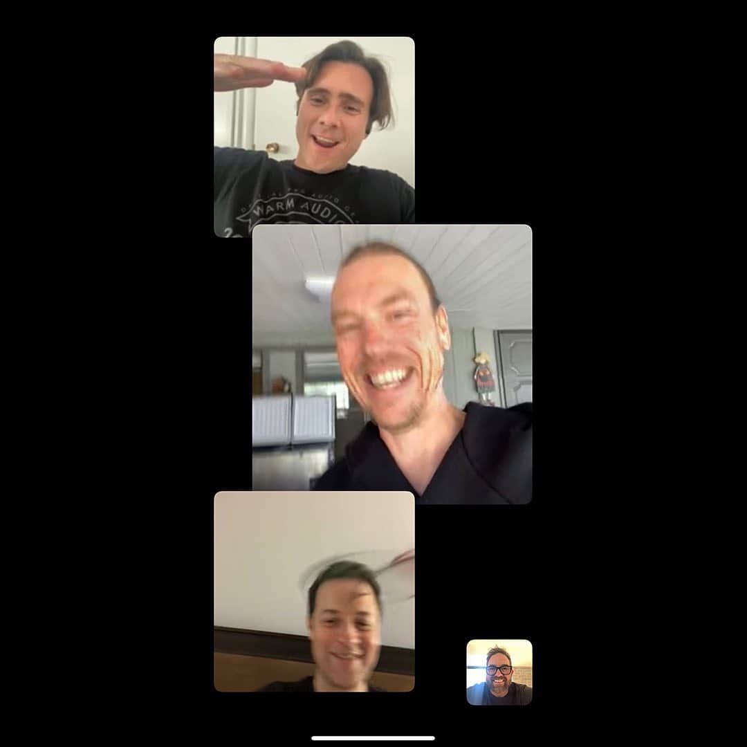 Jimmy Eat Worldのインスタグラム：「First FaceTime.」