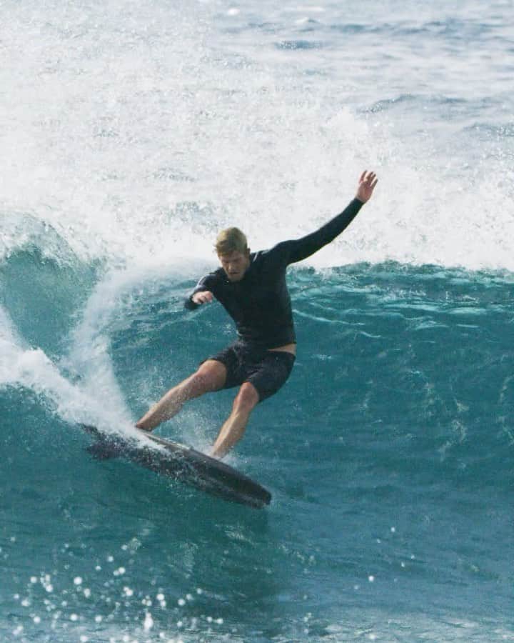 ジョン・ジョン・フローレンスのインスタグラム：「Now that we can surf this little wizard board too I think @pyzelsurfboards needs to rename it.  Please text, call, DM, email, post or send him a letter with your ideas 🧙‍♂️😂 ___ new clip on YouTube」