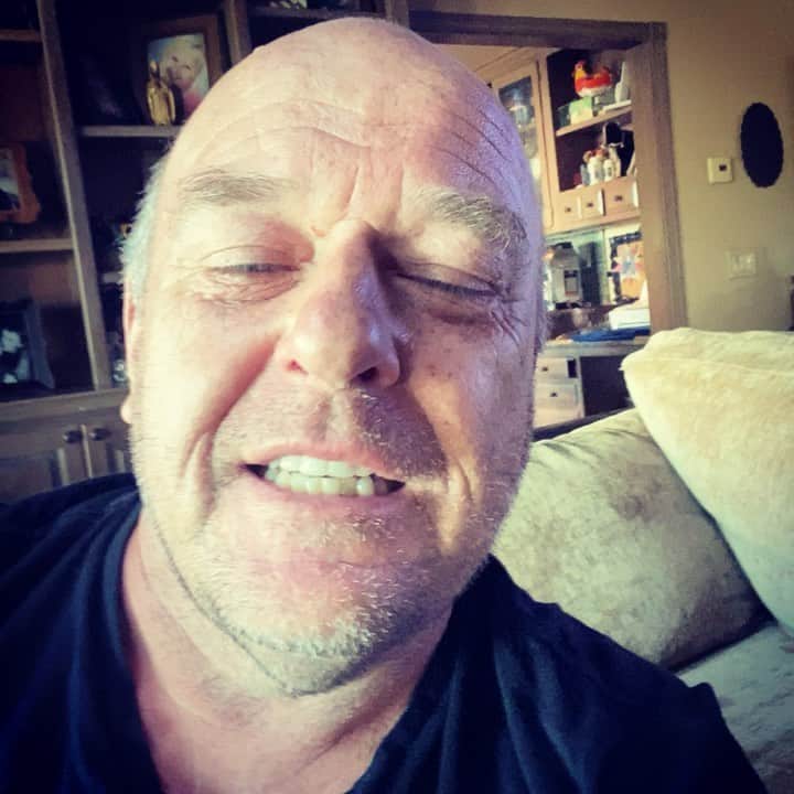 ディーン・ノリスのインスタグラム：「Looking for great last minute gift for mom? Send her a Cameo shout out from me! All proceeds donated to worthy in need causes! Go to www.cameo.com/deannorris」