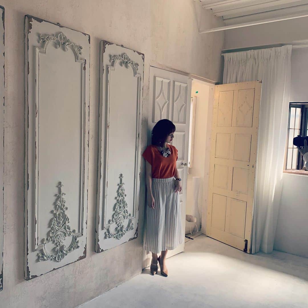 浜田真衣のインスタグラム：「おはようございます☀️ どんなときも 自分をご機嫌な状態にしておくこと🌸  これ、すごく大切だなぁ と改めて思うことがあって🙂 魅力的な人ってそんな人だよなって思う♡  #浜田真衣 #monaカフェ #japanese #instalike #instapic #夏コーデ」