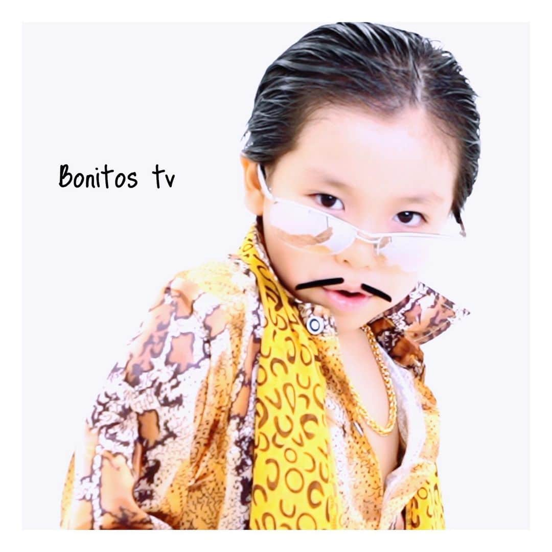 Bonitos TVのインスタグラム：「❤︎2020.5.9❤︎ ✴︎ ✴︎ ✴︎ ピコ太郎さんのPPAPの新バージョンりんたんが踊ってみたよ！ 見てねー！ ✴︎ ✴︎ 動画はyoutubeで公開してるよ♡ 是非見てねー☆ ʚ♡⃛ɞLᵒᵛᵉᵧₒᵤʚ♡⃛ɞ(ू•ᴗ•ू❁) （リンクはプロフィールに貼ってるよ★） ✴︎ ✴︎ #ig_kids #littleandbrave #instakids #ig_love_baby  #instagram_kids #pixel_kids  #cute #ピコ太郎 #ピコ太郎手洗い動画 #cutekidsclub  #ppap  #lovekids_  #ig_kidsphoto #makeup #kidsgram_tokyo #momswithcameras #親バカ部 #igkiddies #kids_japan #ママカメラ #小学生 #cinemagraph #カメラ #コズレ　#rainyday  #ユーチューバー好きと繋がりたい #ユーチューバー　#こそだて日記　#ぱっつん前髪  #ゆーちゅーばー」