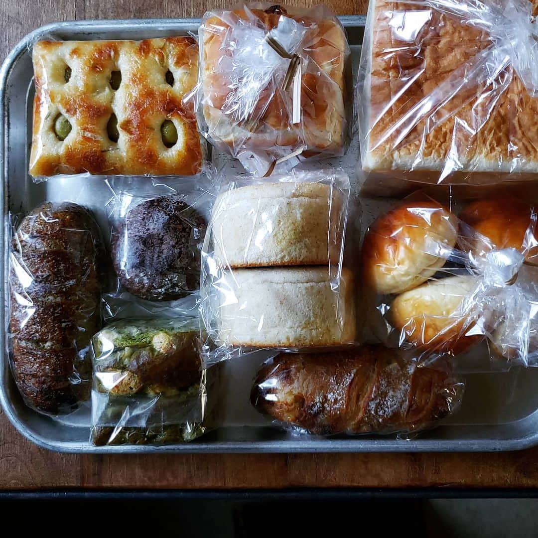 tamiさんのインスタグラム写真 - (tamiInstagram)「* #お取り寄せ * 来たよ～ 嬉しい～～。 uneclefさんのパンを食べるのはこれで3回目。 東京にはなかなか行けないから、通販はとってもありがたい🥺 @uneclef * #パン #お取り寄せパン  #uneclef #パン大好き人間」5月9日 10時06分 - tami_73