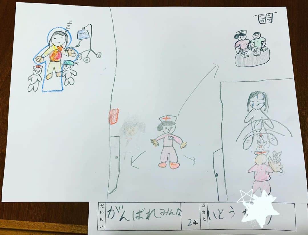 伊藤孝恵さんのインスタグラム写真 - (伊藤孝恵Instagram)「7歳の図工の宿題は将来の夢。「がんばれみんな」とタイトルされたその絵に描かれていたのは、汗だくで出産する人や、点滴に繋がれて子ども達と一緒に眠る人のもとを行ったり来たりしている自分。→ 助産師さん！だそうです。」5月9日 10時23分 - itotakae