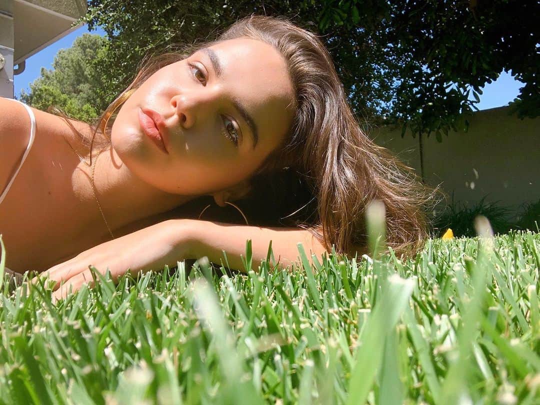 ベイリー・マディソンのインスタグラム：「Hi guys 💗 how are we all feeling/doing? I hope you and your loved ones are staying safe and are healthy... Sending so much love xxx」