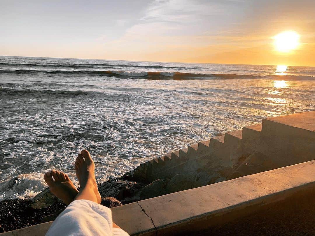 オデット・アナブルのインスタグラム：「Took some time to prioritize my mental health. It was extra healing. How is everyone out there?」