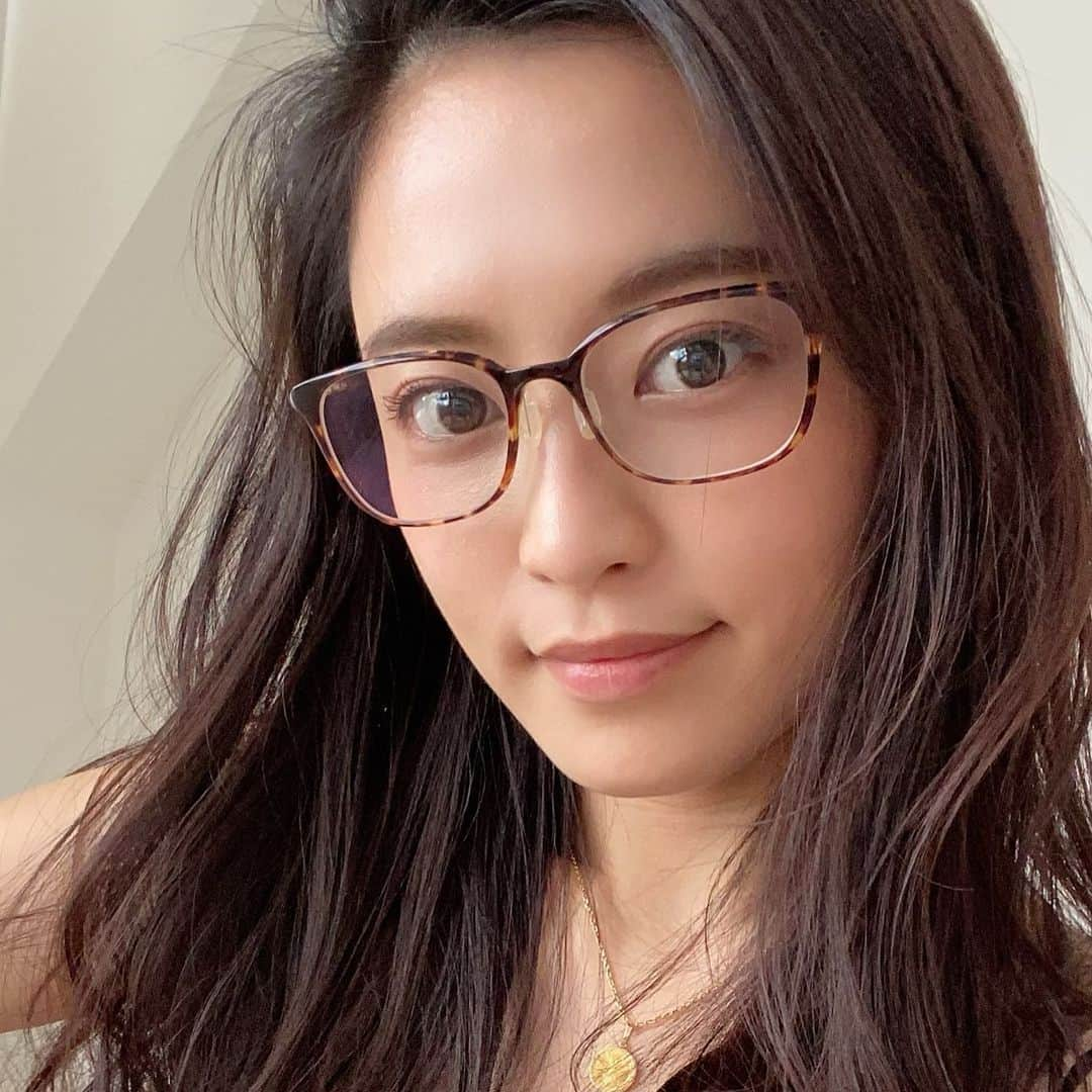 小島瑠璃子さんのインスタグラム写真 - (小島瑠璃子Instagram)「👓 おうちめがねは軽さ重視！」5月9日 11時15分 - ruriko_kojima