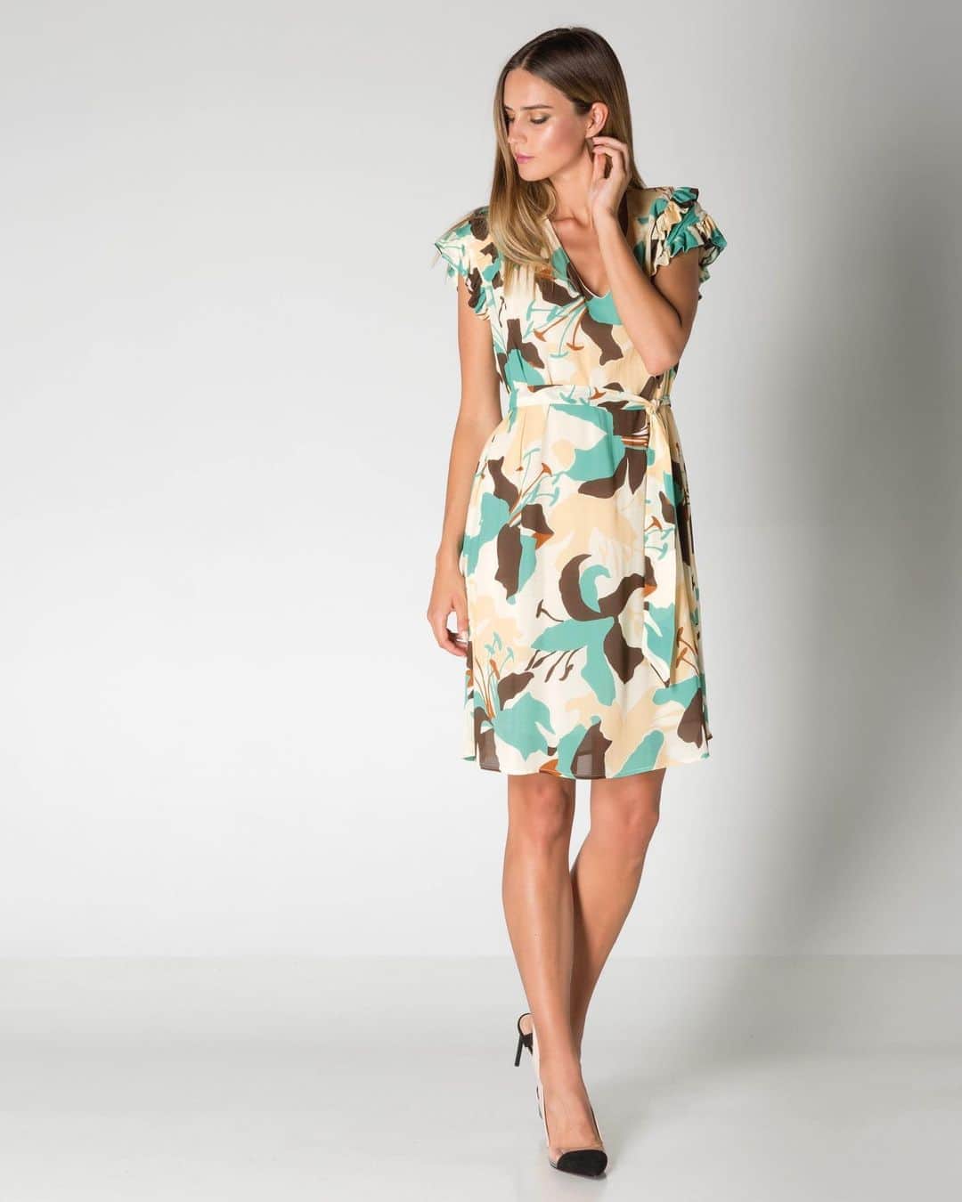クリスティーナガヴィオリのインスタグラム：「Spring dress to make your soul bloom. 💖 Available in boutique and online at www.cristinagavioli.it  #cristinagavioli #MadeinItaly #cristinagavioliss20」