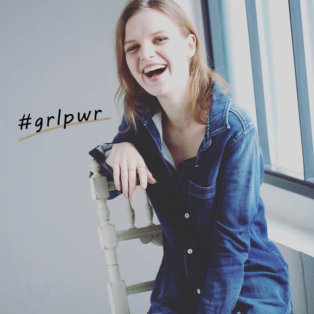 のインスタグラム：「【キャンペーン】﻿ #grlpwrで世界中にパワーとスマイルを！ Peace begins with a smile.がコンセプトのSTAR  JEWELRY Girlらしく、世の中を元気付けるキャンペーンを実施します！﻿ 元気が出る、または思わず笑みが溢れる投稿を募集！﻿ ﻿ -エントリー方法-﻿ インスタグラムにて#grlpwrと@starjewelrygirlの２つをつけて上記に当てはまる写真または動画をフィードorストーリーズでSHARE！﻿ （STAR JEWELRY Girlのアイテムの着用有無は問いません。ブランドとの関連性がなくてもOK。）﻿ 素敵な投稿はSTAR JEWELRY Girl公式アカウントにてリポストさせていただき、キャンペーン期間中は「#grlpwr」のハイライトからいつでもご覧いただけます。﻿ ﻿ -キャンペーン期間-﻿ 5/4(mon)〜5/31(sun)﻿ ﻿ こんな時だからこそ、笑顔になれるひとときを。﻿ みなさまの素敵な投稿を楽しみにお待ちしております♪﻿ ・﻿ ・﻿ #grlpwr﻿ #smile #stayhome #おうち時間﻿ #stayhomeandshoponline ﻿ #jewelry #ジュエリー﻿ #スタージュエリーガール #STARJEWELRYGirl ﻿ #lumine #ルミネ #ヒカリエ」