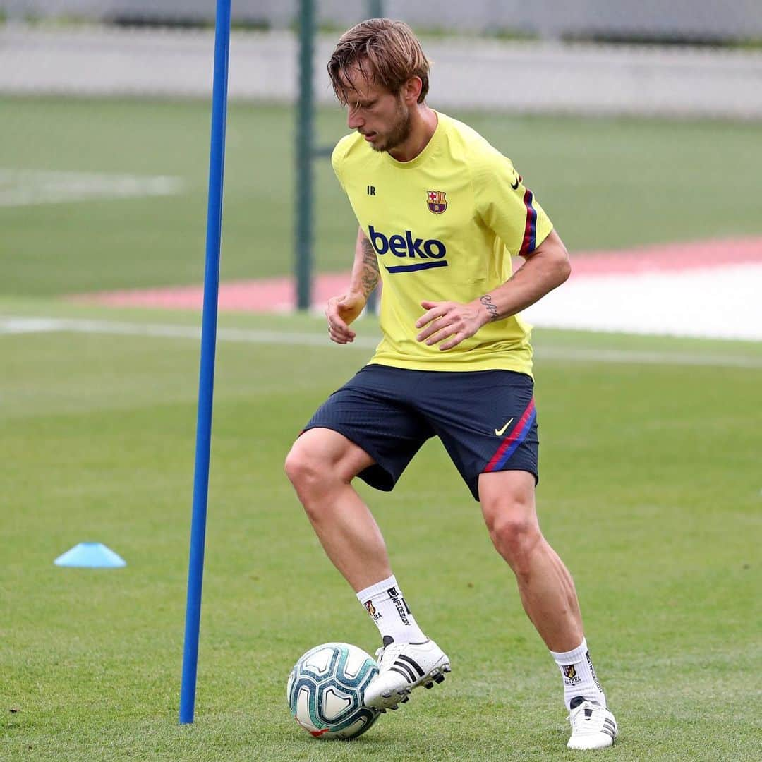 イヴァン・ラキティッチさんのインスタグラム写真 - (イヴァン・ラキティッチInstagram)「😍⚽️」5月9日 22時10分 - ivanrakitic