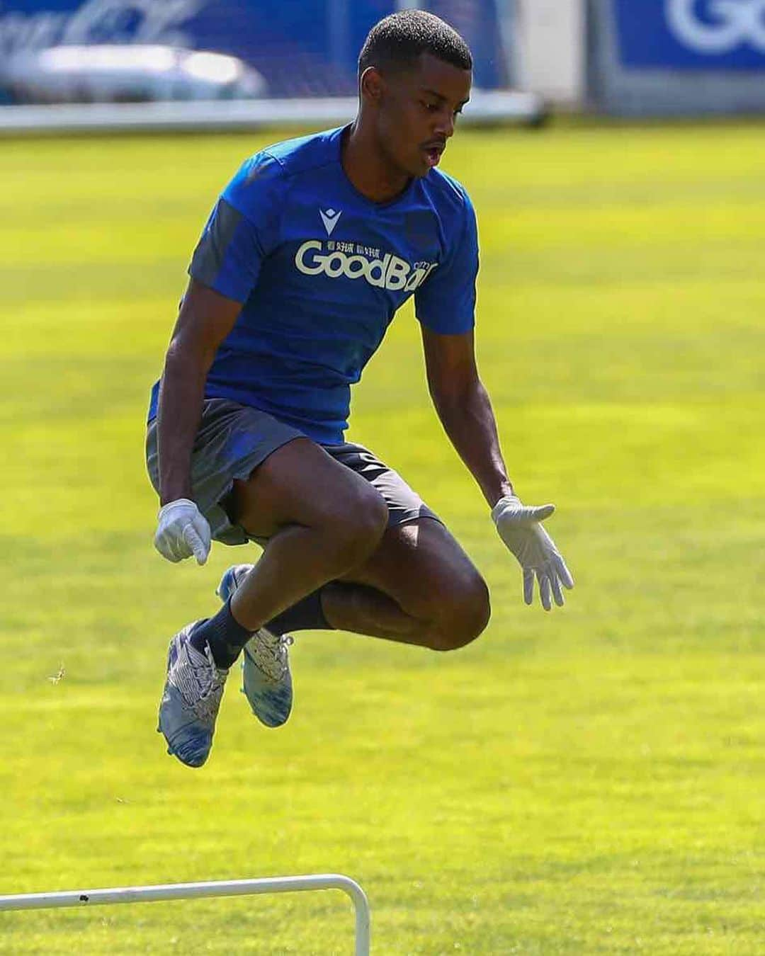 アレクサンデル・イサクさんのインスタグラム写真 - (アレクサンデル・イサクInstagram)「Back in full effect! ☀️@realsociedad」5月9日 22時11分 - alex_isak