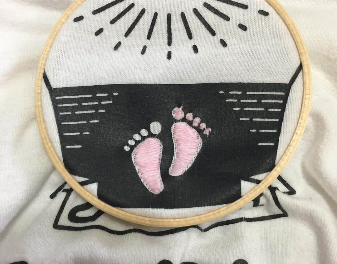 青木剛さんのインスタグラム写真 - (青木剛Instagram)「第１回「グッドウォーキン手刺繍会」 オンラインの刺繍ワークショップに参加して、 上田さんに教えていただきました🙏 #手刺繍、めっちゃ楽しかったー！ 3枚目、上田さんの作品✨ 4枚目、僕の作品です😊 #上田歩武 さん #goodwalkin #グッドウォーキン #手刺繍はじめました ・・・ #Repost @uedaayumu with @make_repost ・・・ 今日はオンライン刺繍ワークショップでした！ 楽しかったです。 またやりたいと思います！ #グッドウォーキン上田 #手刺繍 #ワークショップ」5月9日 22時13分 - takeshiaoki15