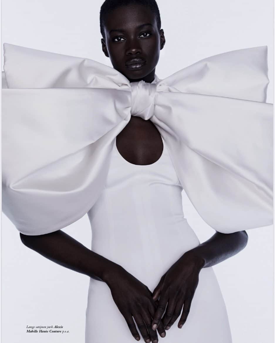 アレクシマビーユのインスタグラム：「Thanks @nlvogue for this beautiful picture of @alexismabille bow dress worn @fatoujobeofficial styled @gijsjeribbens hair @franco.argento makeup @mayumioda25 #alexismabille #hautecouture #vogue @vogue #bowdress #whitegown #whitedress #takeabow #blackbeauty #drapery #giantbow #satin #alexismabillehautecouture #thanks #editorial #picture #fashionphotography」