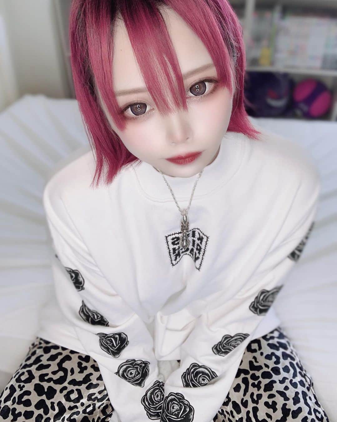 ももかわのインスタグラム：「。 お昼寝気持ちよかった🛏 次は本寝🛏 病院🏥へ行けたのでやっと眠れるようになりました👻」