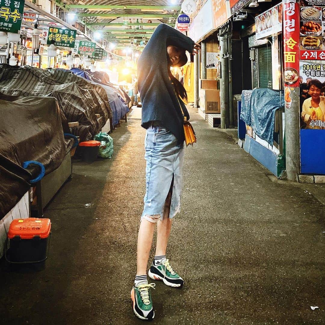 リジ のインスタグラム：「오늘 아님  광장시장 갬성 💛」