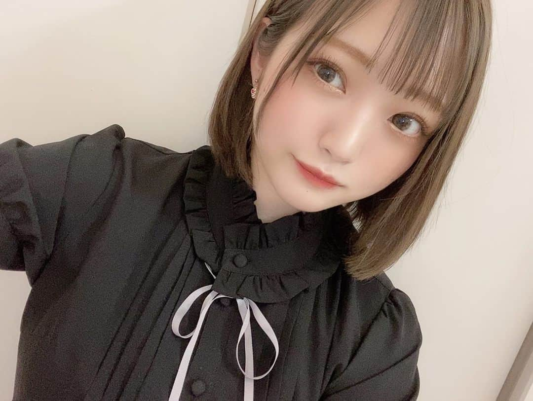 小林莉奈さんのインスタグラム写真 - (小林莉奈Instagram)「﻿ ﻿ 今日は2コ載せちゃう＾＾﻿ ﻿ ﻿ 雰囲気いつもと違う？？﻿ ﻿ ﻿ #オレンジメイク #アカリンの女子力動画 #りなちー」5月9日 20時57分 - rina_yoruami