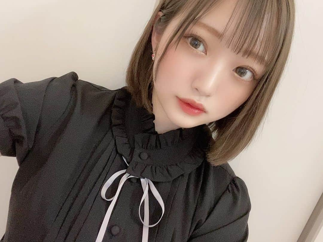 小林莉奈さんのインスタグラム写真 - (小林莉奈Instagram)「﻿ ﻿ 今日は2コ載せちゃう＾＾﻿ ﻿ ﻿ 雰囲気いつもと違う？？﻿ ﻿ ﻿ #オレンジメイク #アカリンの女子力動画 #りなちー」5月9日 20時57分 - rina_yoruami