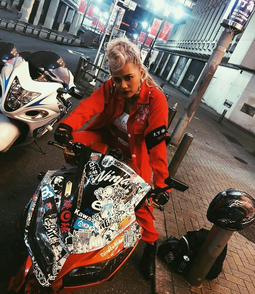 Candy さんのインスタグラム写真 - (Candy Instagram)「盗んだバイクで走りだす🏍 行き先も解らぬまま🤷‍♀️ #盗んではない　#他人のではある　#知らない人　#世の中捨てたもんじゃない  #厳ついけど優しい #乗っていいと言われた　#遠慮はしない　#ハロウィン　#コロナに勝てそう　#イケメン　#特攻服  #尾崎豊」5月9日 21時03分 - candyme_miyoann