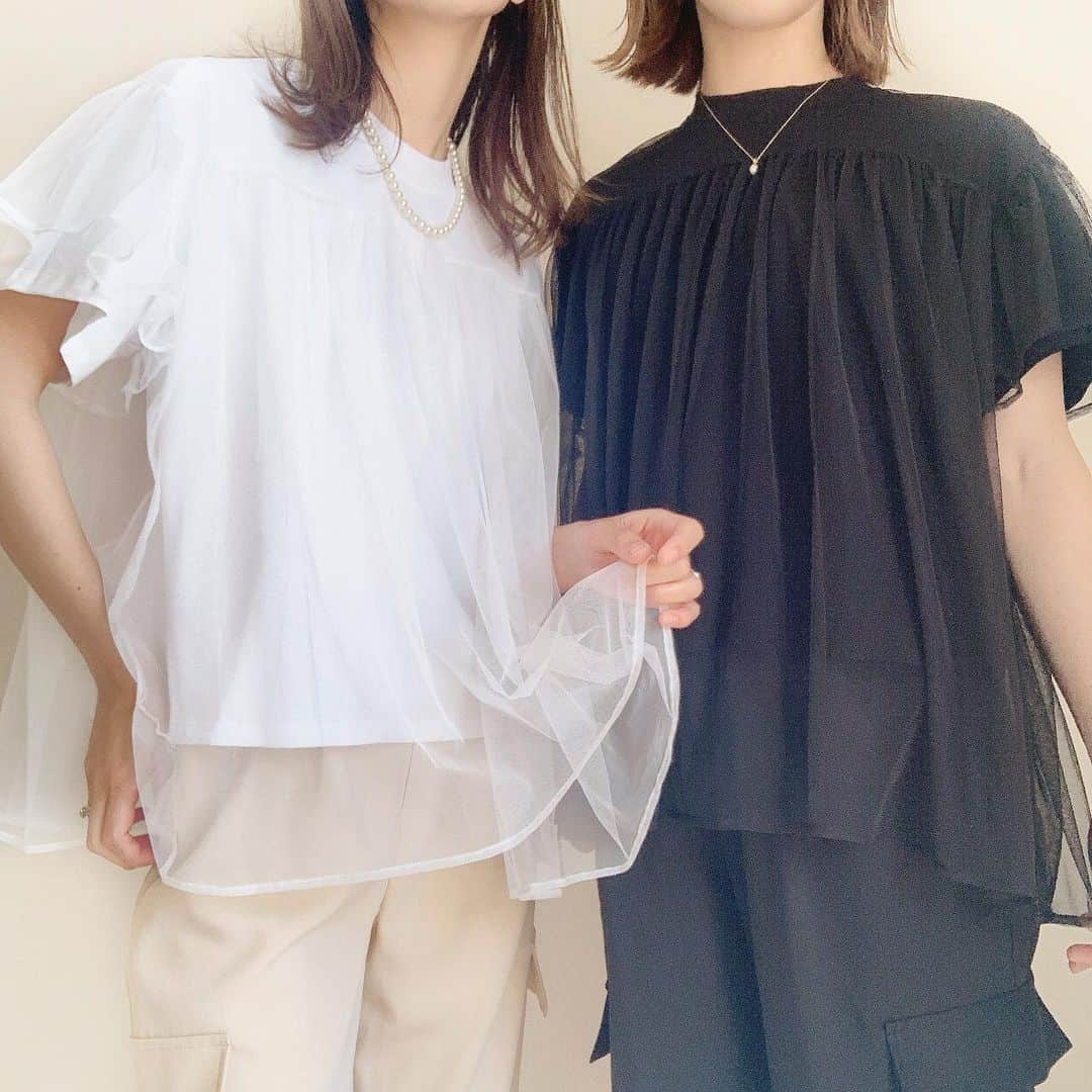 堀江直美さんのインスタグラム写真 - (堀江直美Instagram)「りぼんTシャツと同じくらいオススメのTシャツ🤍 * シフォンをMix🦢 * 今年のHIANDのTシャツはカジュアルだけでなく様々なシーンでお使い頂けるように✨ * 受注販売中のパールカーデのインナーに合わせていたのもこちらです♪ * インナーにしても動きが出て可愛いです🤲🏻 * #HIAND#Tシャツ#パンツコーデ#コーディネート#大人カジュアル#ママコーデ#Tシャツコーデ#大人可愛いコーデ #パールアクセ#アラサーコーデ」5月9日 21時48分 - naomiiiiiiiiiiii