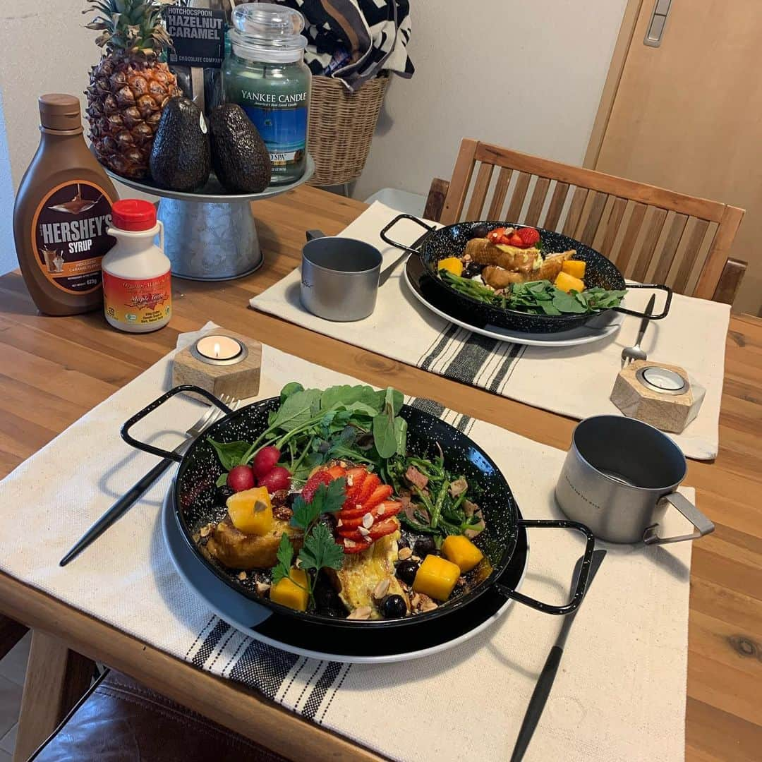 NANAさんのインスタグラム写真 - (NANAInstagram)「今日のbranchフレンチトースト🍽 ☆ フレンチトーストはバケットで作るのが1番美味しいと思う☝️ ☆ 甘いの食べると絶対しょっぱいの食べたくなるからベーコンとほうれん草のソテーも😅👌サラダもね🥗 ☆ 肉うどんをストーリーあげた時沢山DMでどこの食器ですか？って質問されたんだけど、フライングタイガーだよ🤓☝️300円位だった気がする🤔 ☆ フライングタイガーは結構掘り出し物あるよ👌安いしね😊 ☆ ☆ あーお腹いっぱい😊おうちカフェもいいね👌 ☆ ☆ #breakfast#フレンチトースト  #foodie#おうちカフェ#food#homemade#instafood#手料理#foodphoto#テーブルコーディネート#時短レシピ#fooddaily#foodpic#foodstagram#おうちごはん#暮らし#節約レシピ#foodporm#vscofood#japanesefood#foodstyling#料理写真#ワンプレート#nanasrecipe」5月9日 13時33分 - nana1977hs