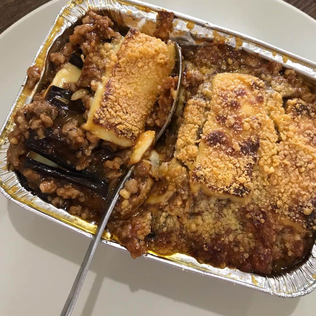 ローレン・ヤングのインスタグラム：「ugly delicious 😋 eggplant lasagna video will be up tomorrow 💖」
