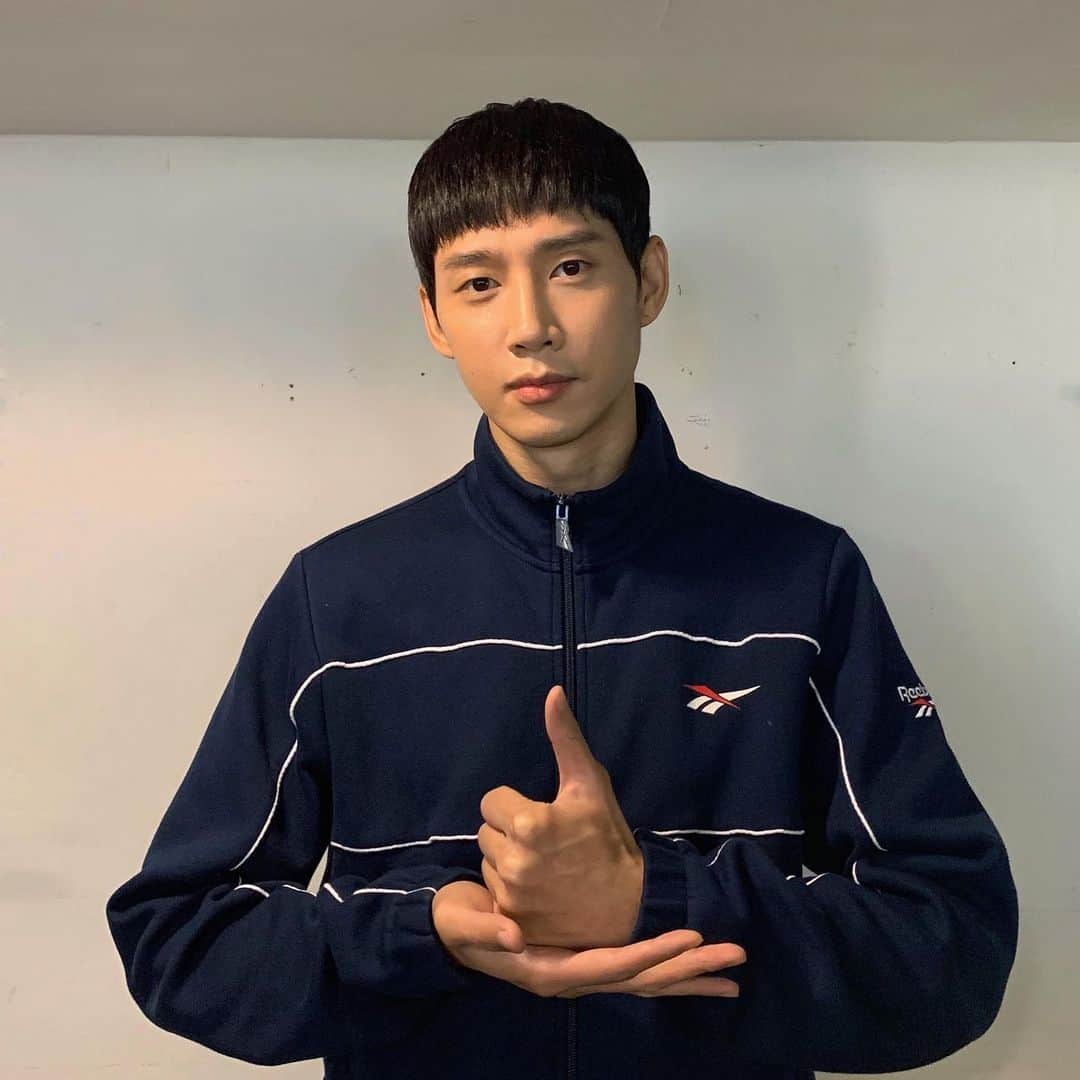パク・ソンフンのインスタグラム：「안녕하세요 배우 박성훈입니다 코로나19 최전선에서 사명감을 갖고 불철주야 애쓰시는 의료진분들의 노고와 희생정신에 절로 고개가 숙여집니다 감사한 마음과 존경심을 표합니다.  저는 에스휴 선덕원장님과 배우 윤나무씨의 지목을 받아 뜻깊은일에 참여하게되었습니다  다음으로 이어가실분들은  나나(@jin_a_nana)님과  강기둥(@kkddoong)님입니다  함께 마음을 모아주세요  #덕분에챌린지 #덕분에캠페인 #의료진덕분에」
