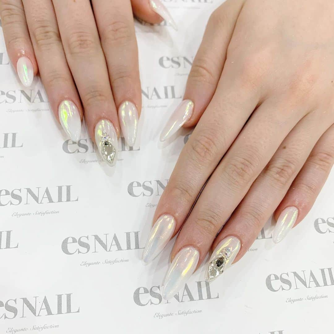 esNAILさんのインスタグラム写真 - (esNAILInstagram)「. ピンクダストミラー✨ . .  #nail#nails#nailart#naildesign##esnail_shibuya#gelnail#ネイル#エスネesnailイル#ジェルネイル#esネイル#ネイルデザイン#美甲#tokyo#shibuya#newnail#渋谷店#新宿店#吉祥寺店#大宮店#名古屋店#大阪店#福岡店 @esnail_la」5月9日 13時49分 - esnail_japan