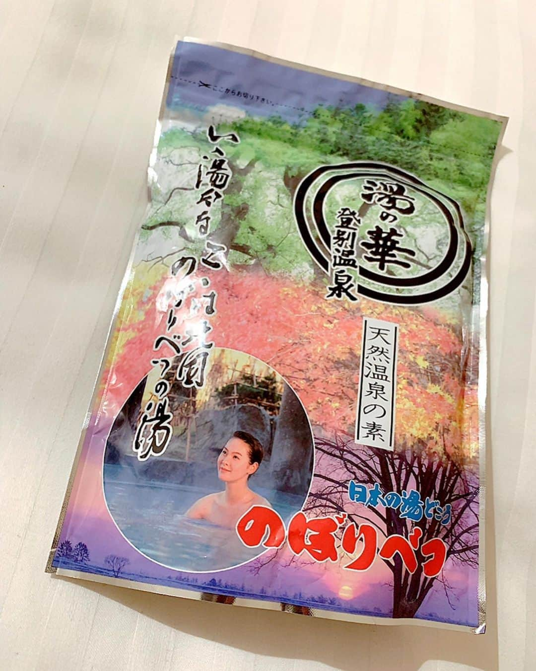 百合華さんのインスタグラム写真 - (百合華Instagram)「いつも使ってるお気に入りの登別温泉入浴剤💖﻿ ﻿ おうち時間でも本格的な温泉気分になれちゃいます♨️ ﻿ ﻿ #japan﻿ #日本﻿ #北海道﻿ #登別﻿ #登別温泉 ﻿ #入浴剤﻿ #効能﻿ #泥﻿ #泥温泉﻿ #お気に入り﻿ #風呂﻿ #お風呂﻿ #bathtime ﻿ #お家時間 ﻿ #おうち時間 ﻿ #温泉気分﻿ #艶肌 ﻿ #お肌ケア ﻿ #つるつる ﻿ #美肌﻿ #潤い﻿」5月9日 13時51分 - yurika.lovelily