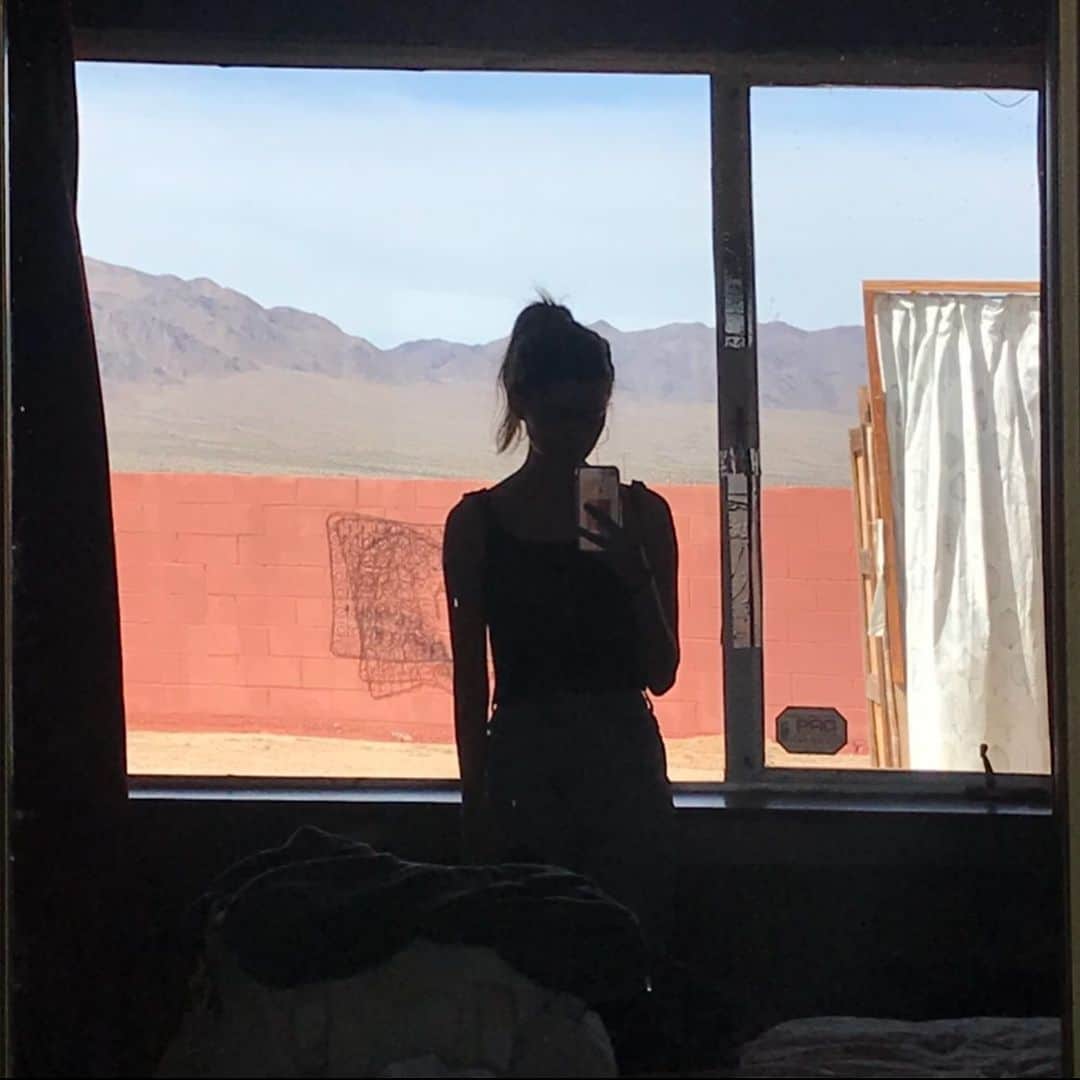 シアラ・ブラヴォのインスタグラム：「should i move to the desert and never talk to anyone again? like for yes rt for yes.」