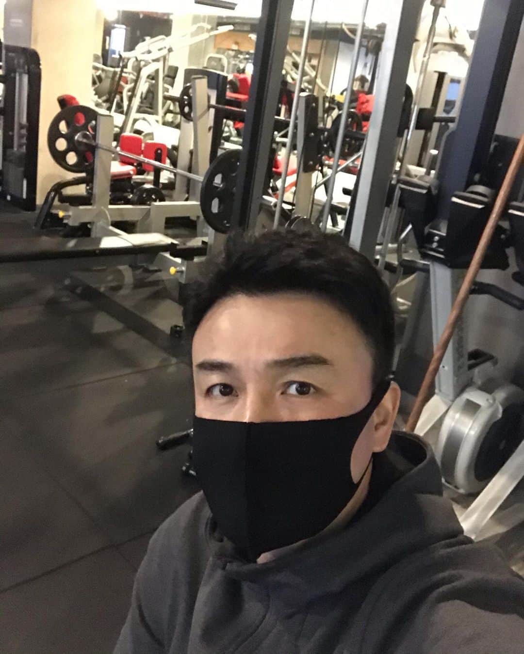 パク・チュンフンのインスタグラム：「코로나 시대에도 운동은 중요! 면역력이 높아진다는!!! 👍👍👍#박중훈#운동#면역력 증가#헬스」