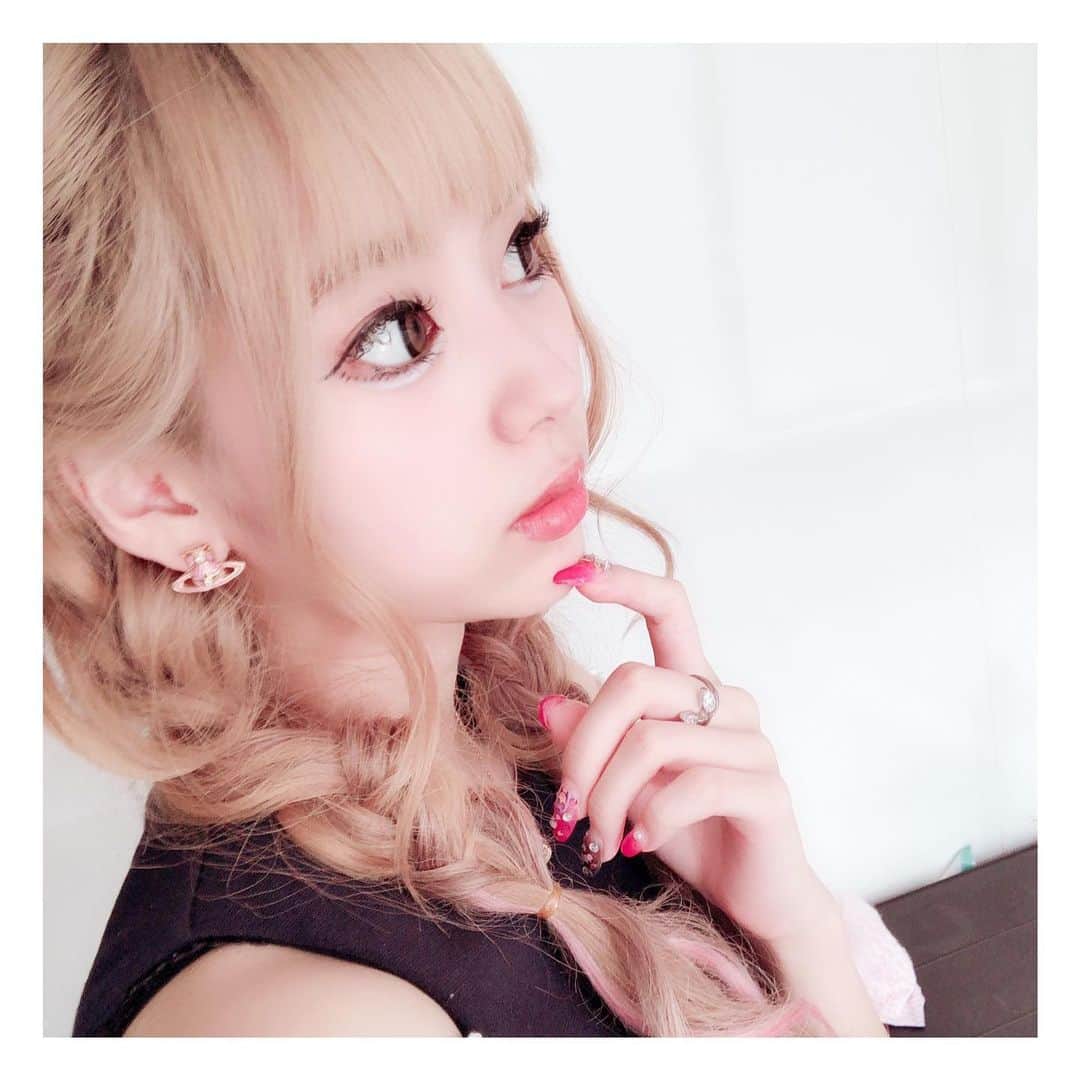 嶋谷愛（あいちゅん）のインスタグラム：「. 落ち着いたら沖縄行きたいなあ🤝 行きたいとこ多すぎてぴえんぱおん #過去pic #michellMacaron #viviennewestwood . . #❤」