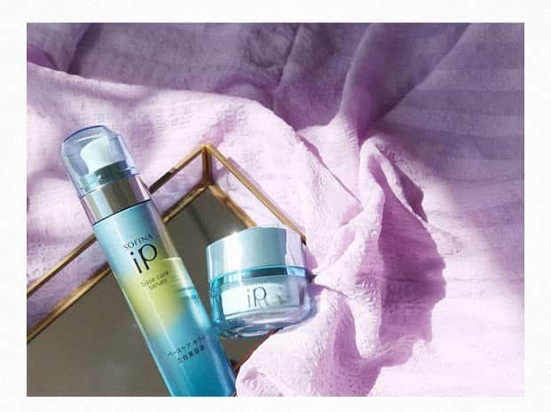 リナのインスタグラム：「★Skin Care ★ . お疲れな日は、 2stepでお手入れ完了しちゃう♪ . ソフィーナiPの土台美容液は 何本もリピしてる❤︎ . クリーミーな泡が心地よくて、 肌を柔らかく仕上げてくれるのが好きっ♪ . . . . ................................................ #sofina #skincare #sparklingserum #ペアiP #ソフィーナiP #土台美容液 #インターリンクセラム #いきなり2つの美容液 #ハリ肌コスメ #スキンケア好きさんと繋がりたい #コスメ好きさんと繋がりたい #美容好きさんと繋がりたい #女子力向上委員会 #朝美容 #シェアコスメ #愛用スキンケア #使い切りスキンケア #炭酸泡 #炭酸コスメ #美活  #保湿ケア」