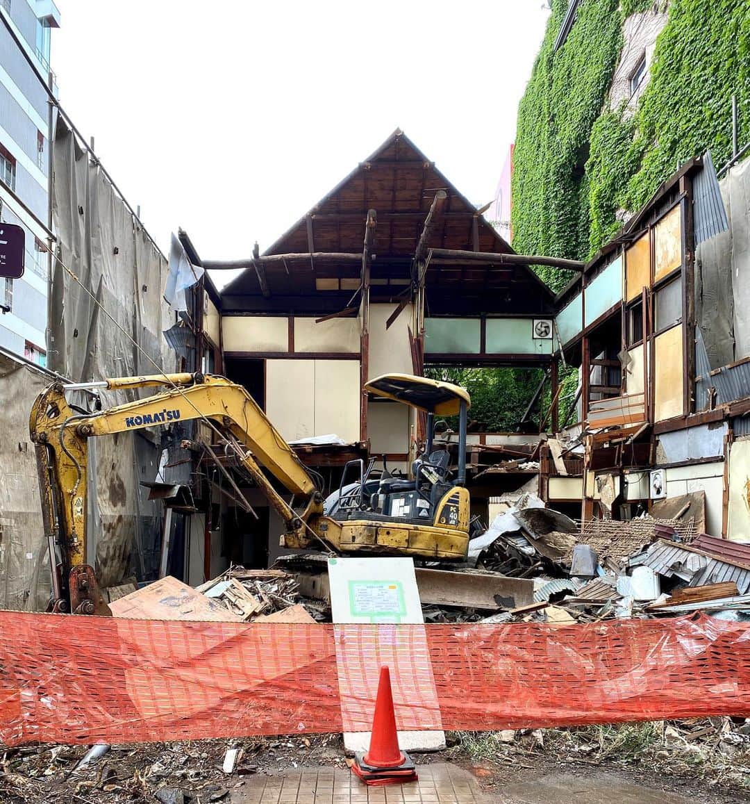 江口寿史のインスタグラム：「あああ、、渋い建物だったお好み焼きまりやが、、。」