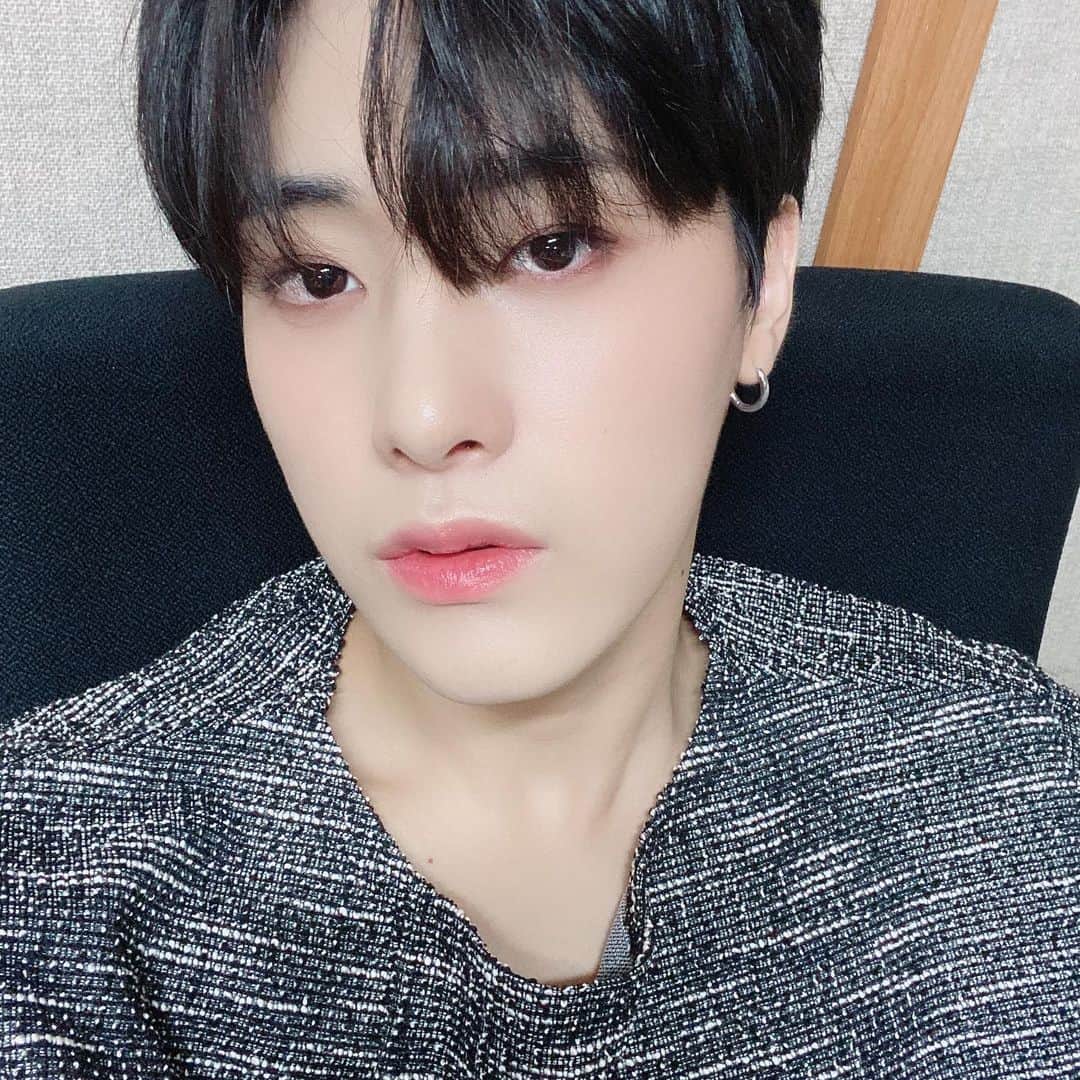 のインスタグラム：「오랜만이에용 🤗🤗🤗」