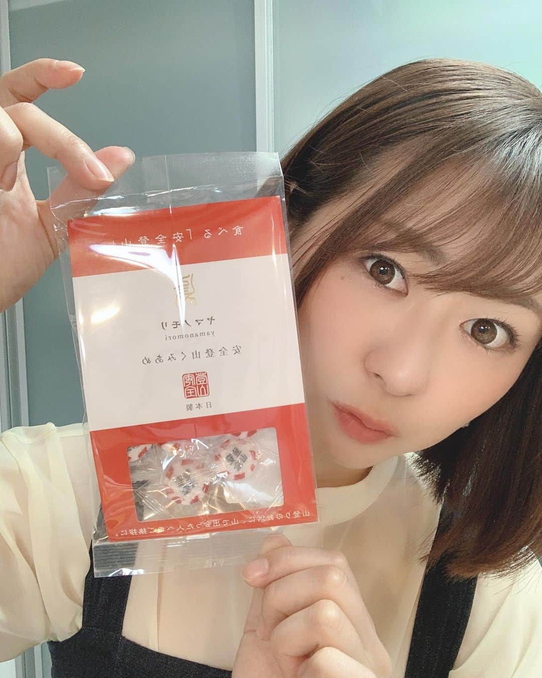 中村葵のインスタグラム：「・ ・ おすすめ商品🥰 お世話になってる方が作っている登山にぴったりの飴ちゃん✨ ・ ヤマノモリ安全登山くみあめ🍬 ・ 安全登山と書いてある金太郎飴✨ とても可愛いし、山でもらったら嬉しいですよね！！ ・ プレゼントや登山のお供におすすめです！🥰 ・ ・ Amazonでも買えますー！！ ・ ・ #安全登山　#安全登山くみあめ　#飴　#金太郎飴 #登山　#山登り　#登山好きな人と繋がりたい #山登り好きな人と繋がりたい #プレゼント　#行動食　#amazon #山ガール　#中村葵」