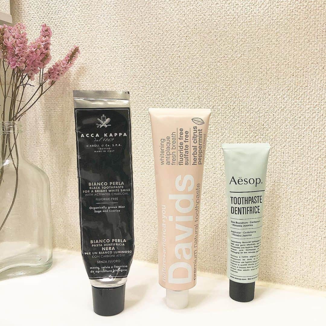 のインスタグラム：「#Toothpaste #歯磨き粉　#accakappa #davidsnaturaltoothpaste #aesop ・ 🌿Toothpaste🌿 使い切った　@accakappajapan  今日から使う　@davidsnaturaltoothpaste @biople  ストックの　@aesopskincare パッケージが可愛い🥺🥺」