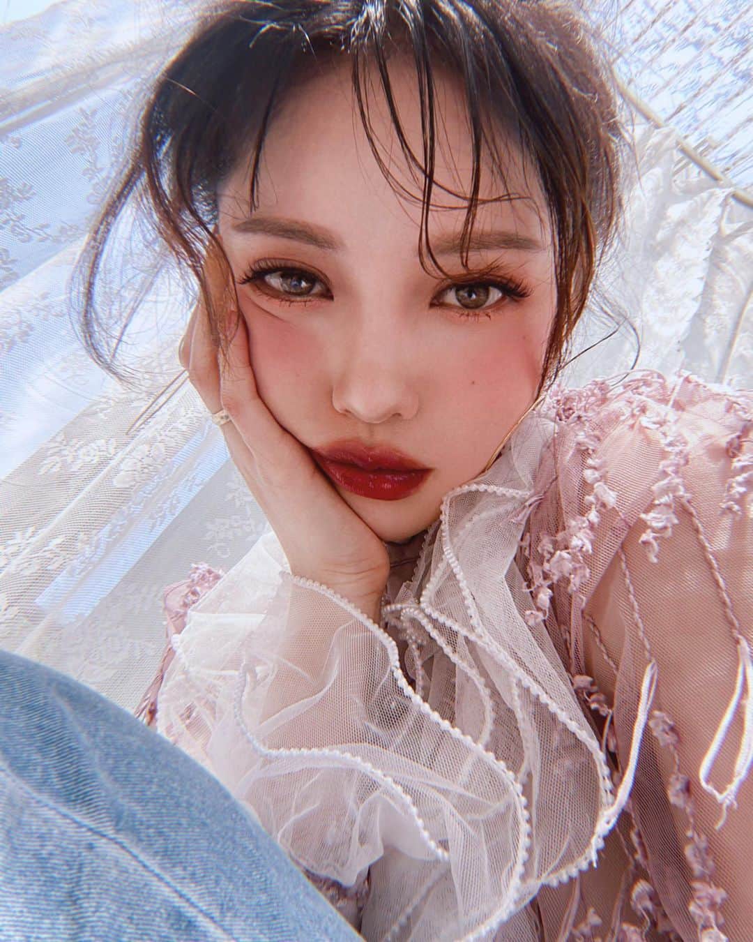 ポニーのインスタグラム：「Happy weekend yall! It's raining again😕 how’s the weather there?」